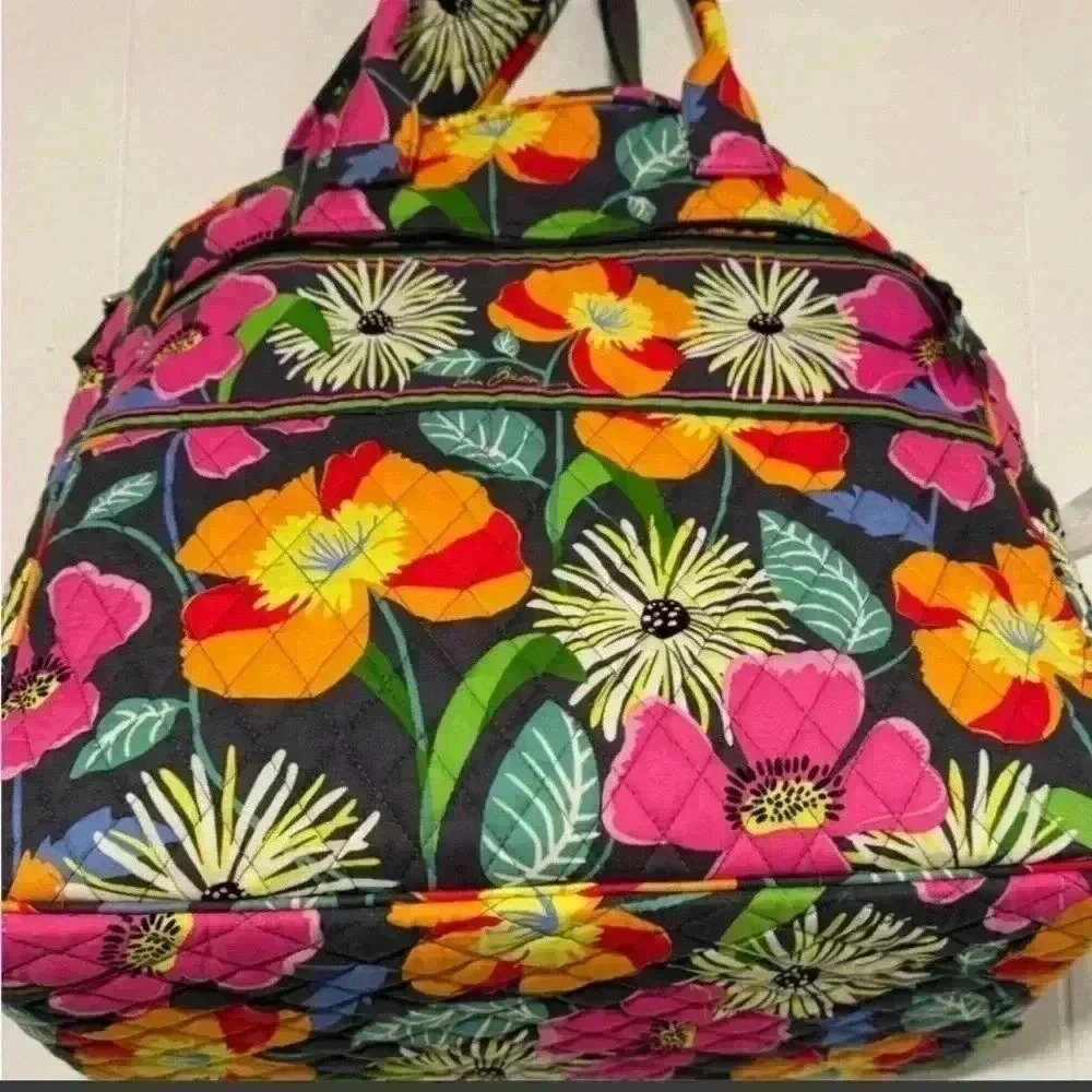 Vera Bradley Mandy Bag great for traveling brand Bew with out tag